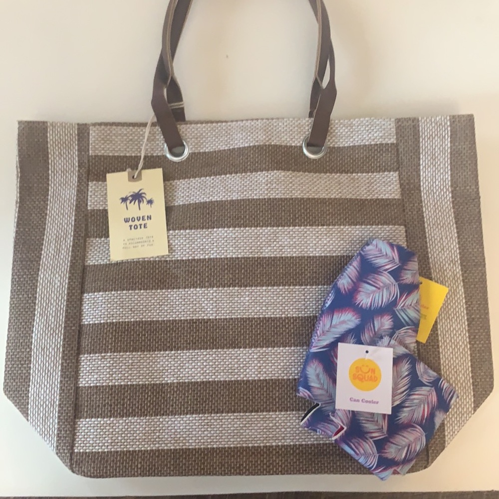 NWT Tan Striped Beach Woven Tote with Set of Beer Cozy